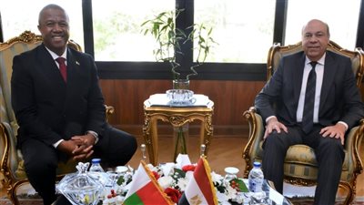 وزير الطيران يبحث مع مدغشقر إمكانية تعديل اتفاقية النقل الجوي وفتح خط جديد