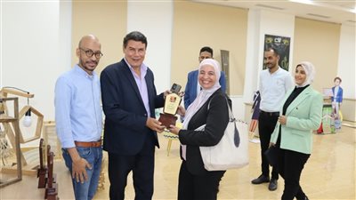 نائب رئيس جامعة طيبة التكنولوجية بالأقصر يبحث سير إنشاء مركز التطوير المهني 