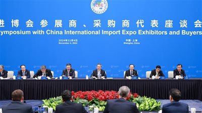 رئيس مجلس الدولة الصيني يتعهد بجعل بلاده سوقًا واسعا توفر فرصًا كبيرة للعالم