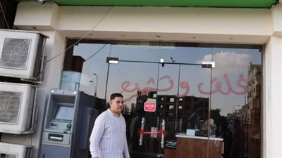 غلق وتشميع فرع لمحل حلويات شهير بأكتوبر لعدم استكمال التراخيص (صور)