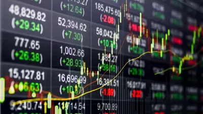 مؤشرات البورصة تتلون بالأخضر، أهم كواليس إدارة السيولة بسوق المال.. وخبير يكشف سر احتفاظ الشركات بالنقدية وعلاقتها بالديون قصيرة الأجل