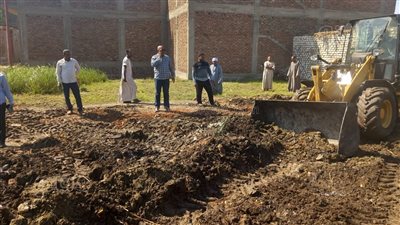 إيقاف بناء مخالف على قطعة أرض زراعية في الأقصر (صور)