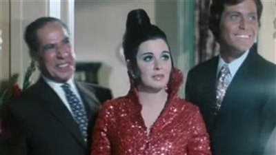 كواليس «خلي بالك من زوزو»، لبنى عبد العزيز تتخلى عن بطولة الفيلم وانتقده صلاح جاهين لهذا السبب