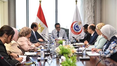 وزير الصحة يبحث تطوير خدمات التحاليل المعملية لمرضى الأورام باستخدام الذكاء الاصطناعي 