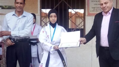 وكيل تعليم قنا يتفقد عددًا من مدارس المحافظة (صور)