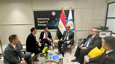 وزير البترول يعقد جلسة مباحثات مع رئيس مجموعة أنتون أويل الصينية
