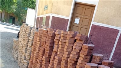 محافظ الأقصر: بدء تركيب بلاط الإنترلوك بمشايخ عطية استجابة للمواطنين (صور)