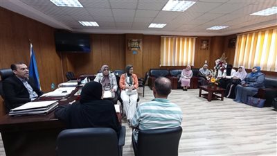 وكيل الصحة بالبحيرة يجتمع مع فريق تنظيم الأسرة بالمديرية وأبو المطامير