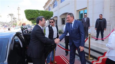 رئيس هيئة ميناء دمياط يناقش مع المحافظ آليات إنشاء شبكات طرق