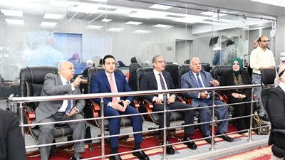 محافظ الفيوم يشهد التصويت الإلكتروني لانتخابات الاتحادات الطلابية 