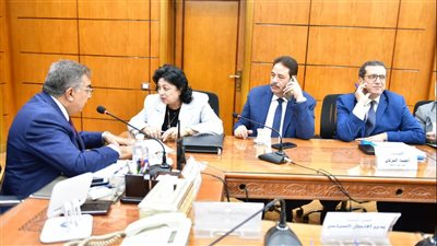 محافظ الدقهلية يبحث شكاوى المواطنين مع النواب