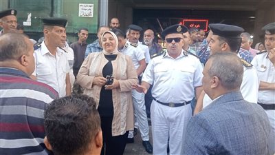 حملة مكبرة لإزالة إشغالات الباعة الجائلين بسوق محطة مصر فى الإسكندرية 