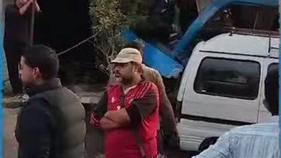 إصابة 4 أشخاص فى تصادم سيارتين بمحور صلاح سالم