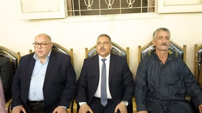 محافظ الشرقية يقدم واجب العزاء لأسرة الشهيد طيار رائد محمد ناجى