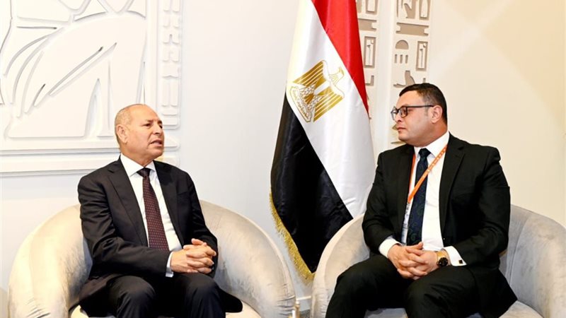 وزير الاسكان ونظيره