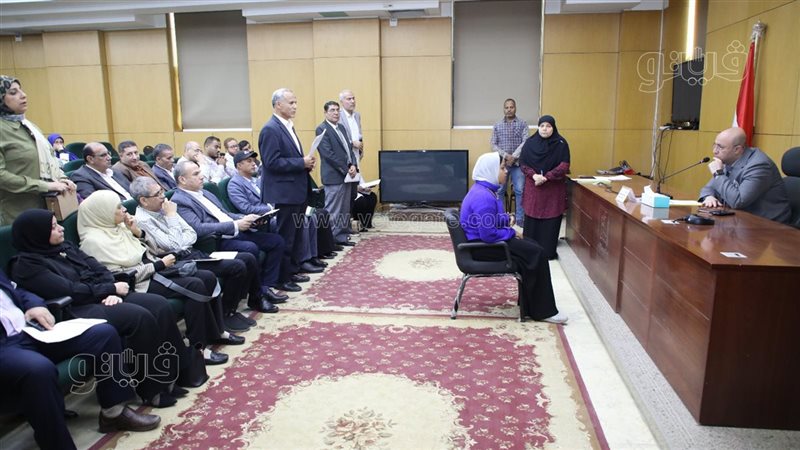 محافظ بني سويف يناقش