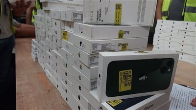 فرصة لا تعوض، الجمارك تعرض 60 ألف موبايل وساعات روليكس ولاب توب للبيع