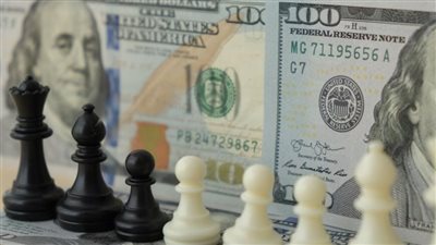 الدولار يتراجع بعد ارتفاع حجم التضخم الأمريكي