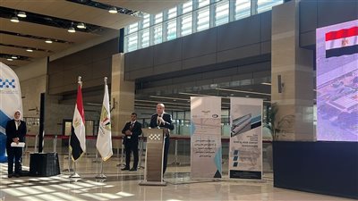 وزير الطيران: تشغيل المبنى الجديد ببرج العرب باكورة واعدة للمطارات الصديقة للبيئة (صور)