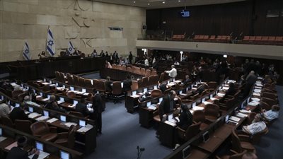 بتصويت مشبوه، الكنيست يصادق على قانون لطرد أقارب منفذي الهجمات في إسرائيل