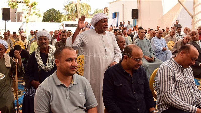أثناء اللقاء، فيتو