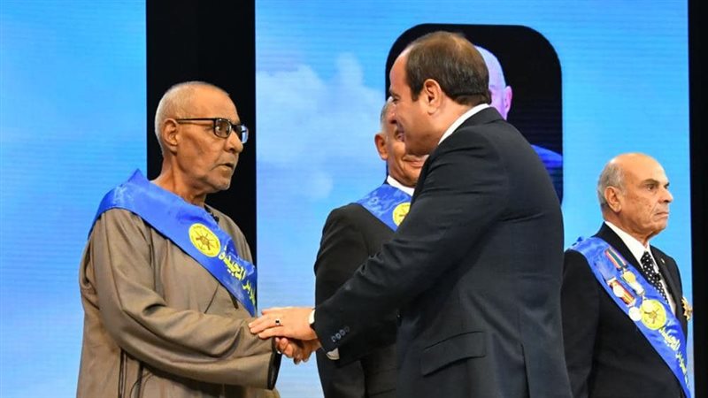 الرئيس السيسي والبطل