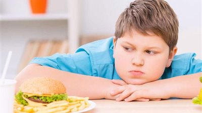  معهد التغذية يحذر من خطورة السمنة عند الأطفال: معرض للإصابة بـ 3 أمراض