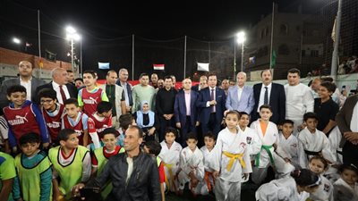 وزير الرياضة ومحافظ كفرالشيخ يفتتحان حمام السباحة والملعب الخماسي بقلين (صور)