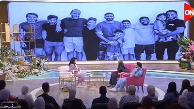 أنس بوخش: ما شفتش دلع في حياتي ولي 9 إخوات منهم أخ مصري (فيديو)