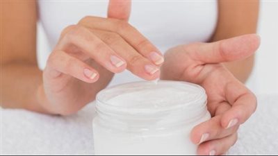 قناع طبيعي لتفتيح اليدين وحمايتهما من التشققات 