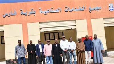 محافظ أسوان يطمئن على مستوى خدمات المواطنين بالمركز التكنولوجى بقرية فارس (صور)
