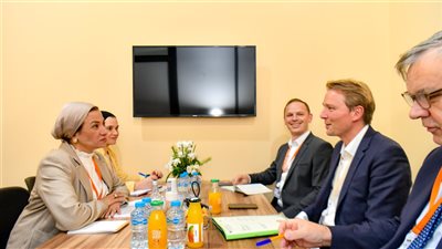 وزيرة البيئة تلتقى نظيرها الألماني بالمنتدى الحضرى العالمى لتعزيز التعاون المشترك