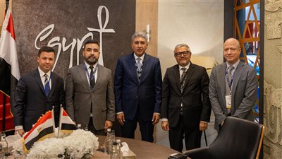 وزير السياحة يلتقى عددا من كبرى منظمي الرحلات لتنشيط السياحة الوافدة لمصر
