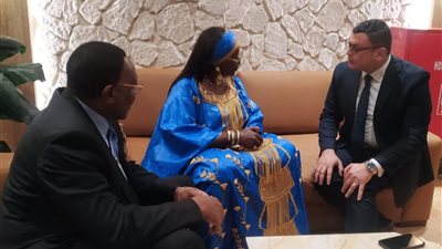 وزير الإسكان لنظيرته الكاميرونية: الشركات المصرية تمتلك الكفاءة والخبرة في تنفيذ المشروعات