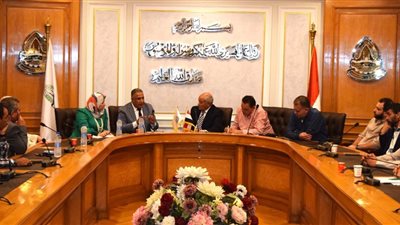  غرفة القاهرة تبحث مع المحافظة تجديد تراخيص مجازر الدواجن 