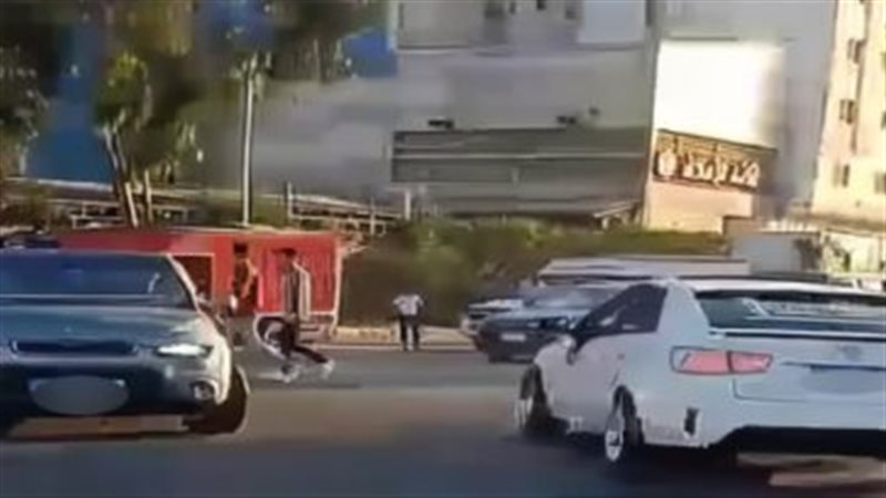 القبض على قائدى سيارتين،