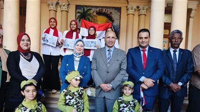 رئيس حي غرب الإسكندرية تشهد عروضا مسرحية وفنية وتكرم أوائل الشهادات 