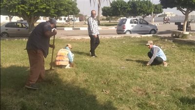 رفع كفاءة ميادين الإسماعيلية وإصلاح خط مياه عكرة بالطريق الصحراوي (صور) 