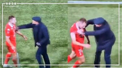 خنقه وكان هيموته، تصرف غريب من مدرب إيطالي تجاه لاعبه بعد طرده (فيديو)
