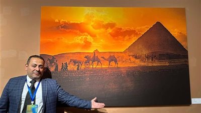 رئيس جامعة الإسكندرية يهنئ الفنان علاء الباشا بمناسبة فوزه بجائزة بينالي