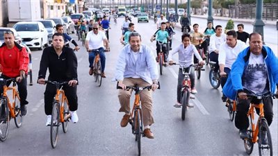 محافظ دمياط يشارك بماراثون للدراجات 