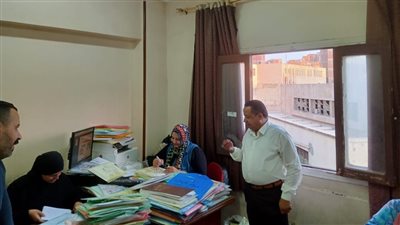 رئيس بلبيس يتابع موظفي المركز التكنولوجي والنظافة بالشرقية 