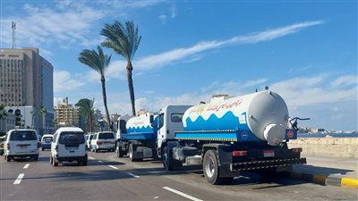انتشار سيارات الصرف الصحى بميادين الإسكندرية تحسبًا لسقوط الأمطار 