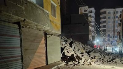 انهيار منزل قديم مكون من طابقين في المنيا 