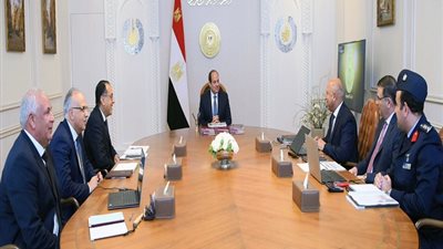  السيسي يتابع مستجدات العمل التنفيذي في عدد من الملفات التنموية.. يوجه الحكومة بمواصلة وتكثيف العمل في تلك المشروعات.. والانتهاء من الأعمال الجارية بالعاصمة الإدارية بالوادي الجديد تمهيدًا لافتتاحها 