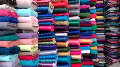 تموين شرق الإسكندرية يضبط مخزن للأقمشة والخيوط بدون ترخيص