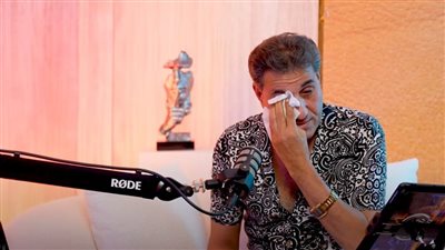 كانت كل حاجة في حياتي، أحمد شيبة يبكي على الهواء بسبب والدته (فيديو)