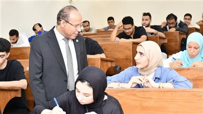 جامعة القناة تتابع انتظام امتحانات الميدتيرم بجميع الكليات (صور) 