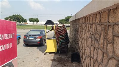 حملة لرفع الإشغالات والتعديات بالطريق الدائري بحي ثالث الإسماعيلية (صور)