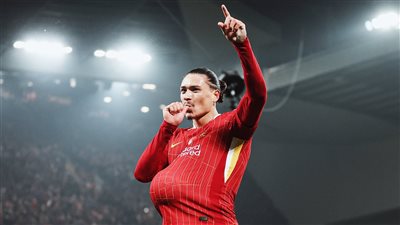 ليفربول يتقدم على أستون فيلا بهدف نونيز في الشوط الأول (فيديو وصور)